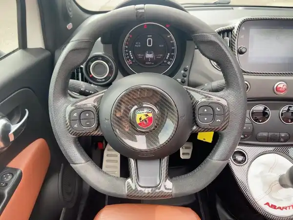 ABARTH 595C (12/15)
