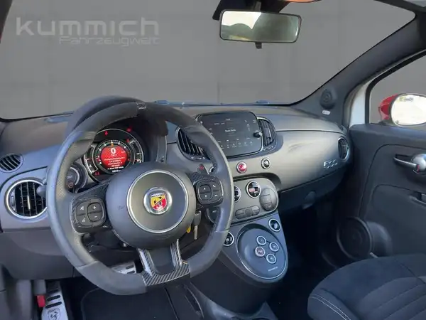 ABARTH 695 (8/15)