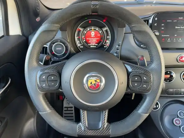 ABARTH 695 (9/15)