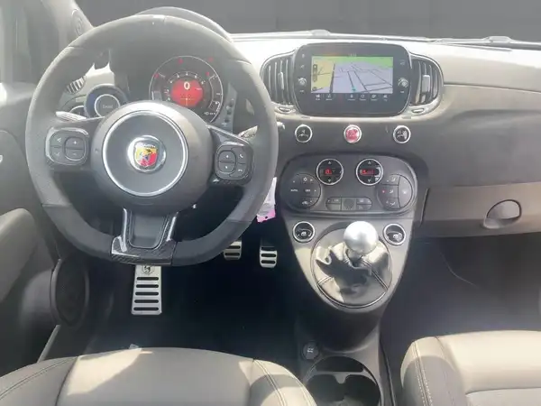 ABARTH 695 (8/15)