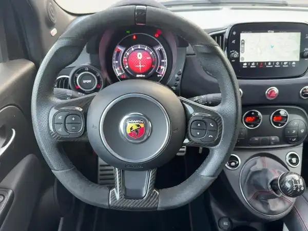 ABARTH 695 (9/15)