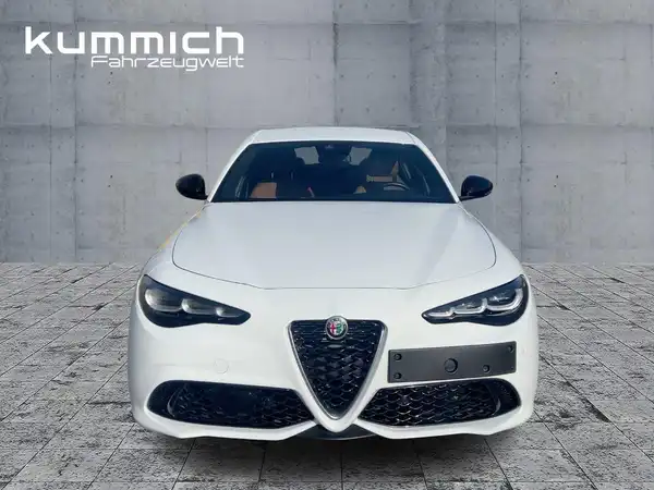 ALFA ROMEO GIULIA (2/15)