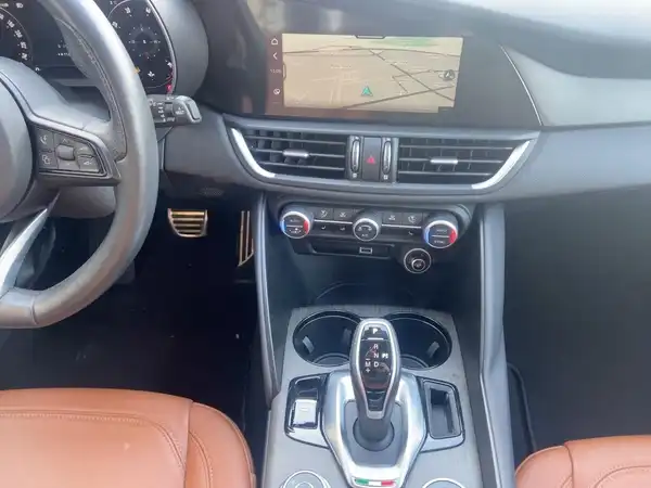 ALFA ROMEO GIULIA (13/15)