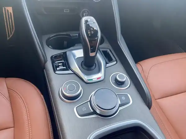 ALFA ROMEO GIULIA (14/15)