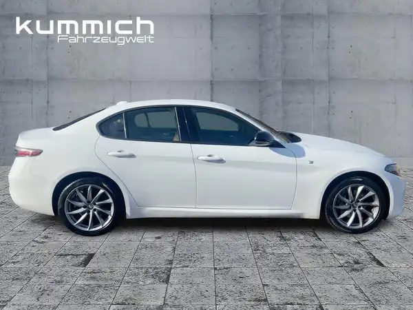 ALFA ROMEO GIULIA (3/15)