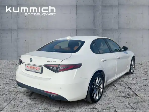 ALFA ROMEO GIULIA (4/15)