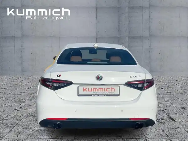 ALFA ROMEO GIULIA (5/15)