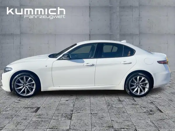 ALFA ROMEO GIULIA (6/15)