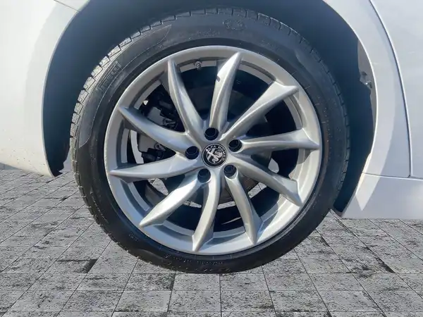 ALFA ROMEO GIULIA (7/15)