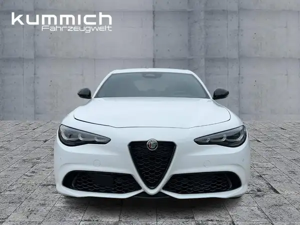 ALFA ROMEO GIULIA (2/15)