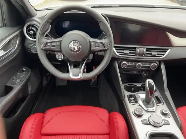 ALFA ROMEO GIULIA (8/15)