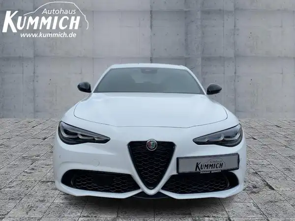 ALFA ROMEO GIULIA (2/15)
