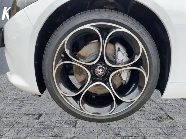 ALFA ROMEO GIULIA (7/15)