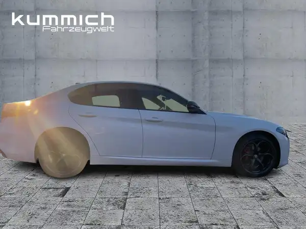 ALFA ROMEO GIULIA (3/15)
