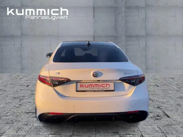 ALFA ROMEO GIULIA (5/15)