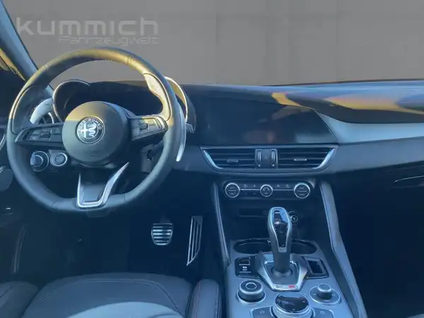 ALFA ROMEO GIULIA (8/15)