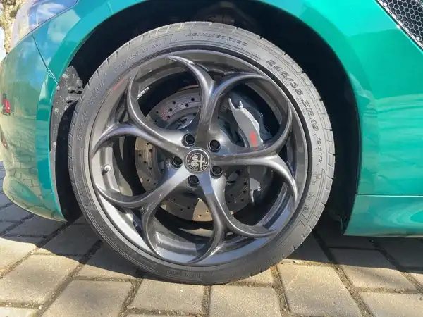 ALFA ROMEO GUILIA QUADRIFOGLIO (7/15)