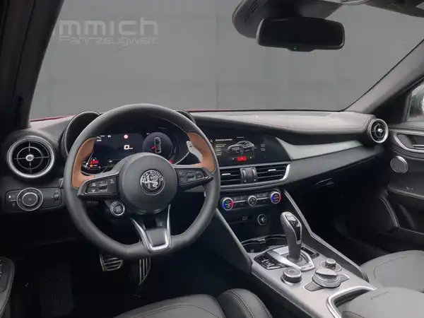 ALFA ROMEO GIULIA (8/15)