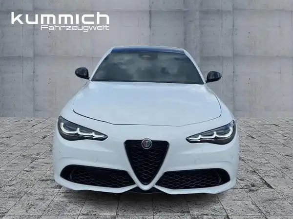 ALFA ROMEO GIULIA (2/15)