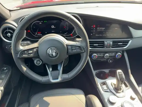 ALFA ROMEO GIULIA (8/15)