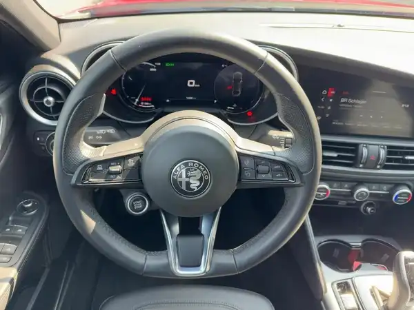 ALFA ROMEO GIULIA (9/15)