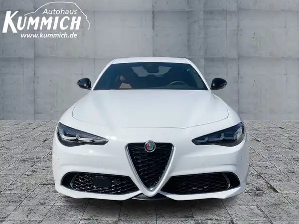 ALFA ROMEO GIULIA (2/15)