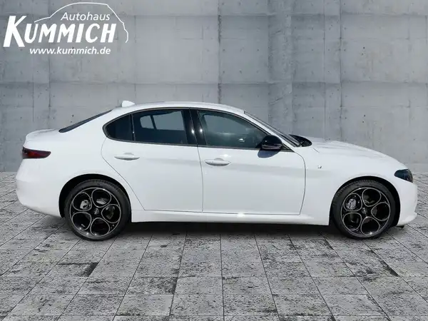 ALFA ROMEO GIULIA (3/15)