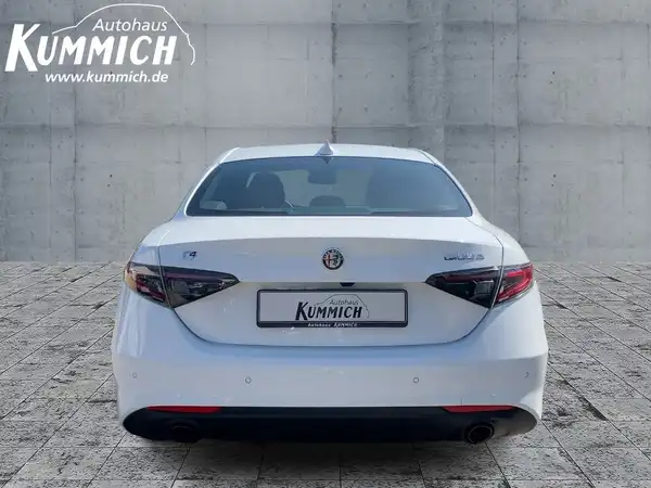 ALFA ROMEO GIULIA (5/15)