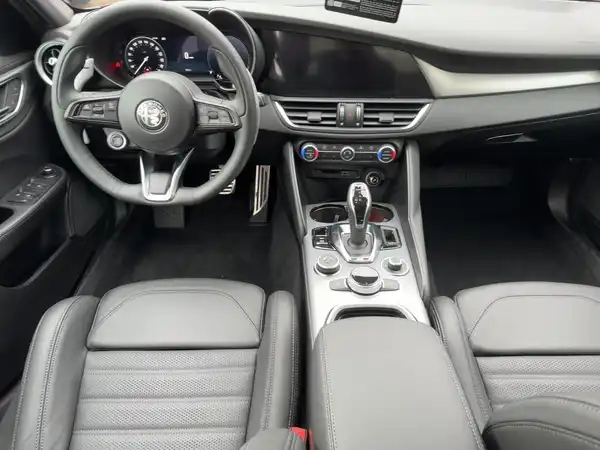 ALFA ROMEO GIULIA (8/15)