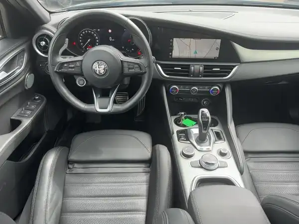 ALFA ROMEO GIULIA (8/15)