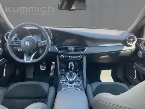 ALFA ROMEO GIULIA (8/15)