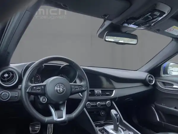 ALFA ROMEO GIULIA (8/15)