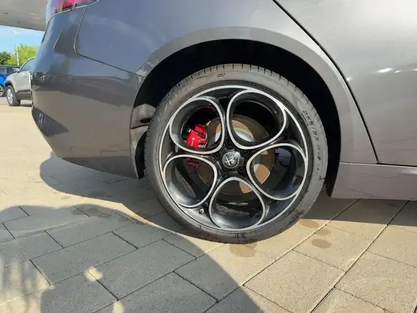ALFA ROMEO GIULIA (7/15)