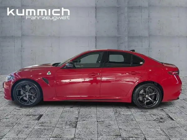 ALFA ROMEO GUILIA QUADRIFOGLIO (6/15)