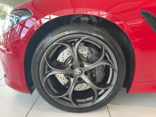 ALFA ROMEO GUILIA QUADRIFOGLIO (7/15)
