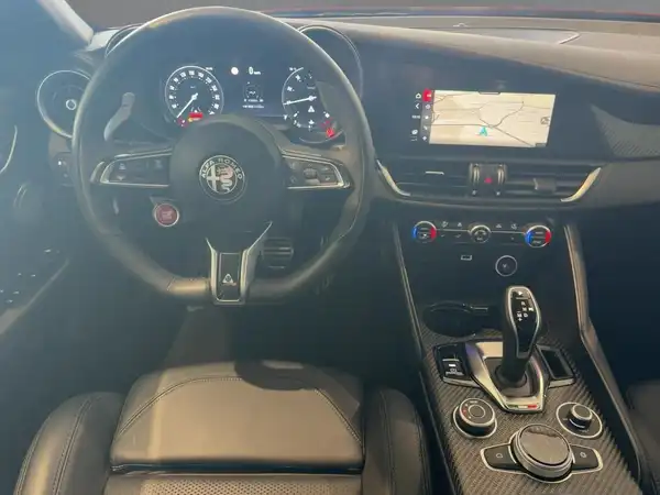 ALFA ROMEO GUILIA QUADRIFOGLIO (8/15)