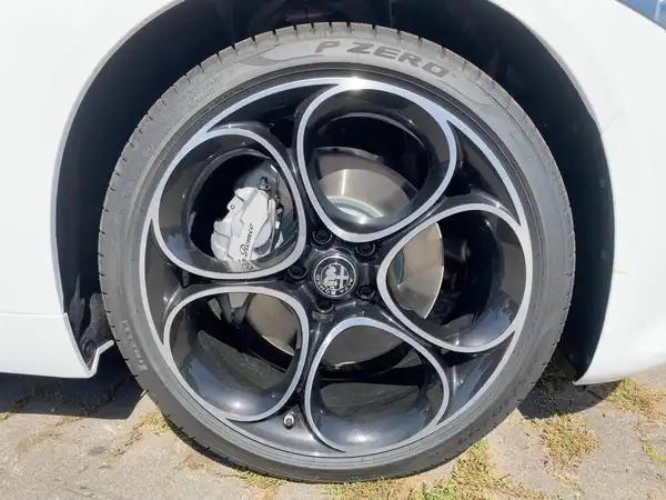 ALFA ROMEO GIULIA (7/15)