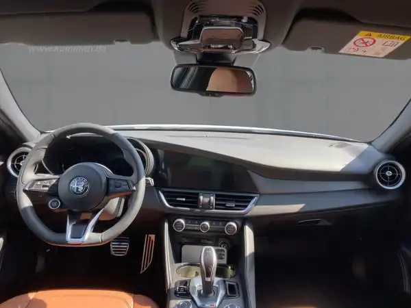 ALFA ROMEO GIULIA (8/15)