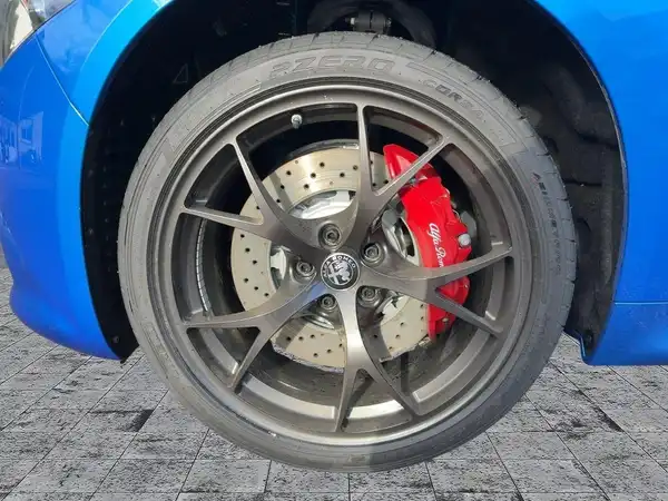 ALFA ROMEO GUILIA QUADRIFOGLIO (7/15)