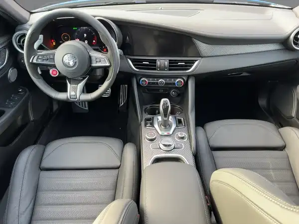 ALFA ROMEO GUILIA QUADRIFOGLIO (8/15)