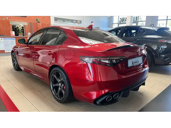 ALFA ROMEO GUILIA QUADRIFOGLIO (6/15)