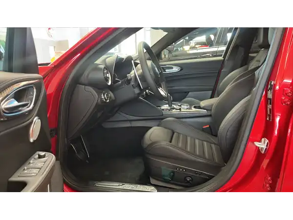 ALFA ROMEO GUILIA QUADRIFOGLIO (7/15)