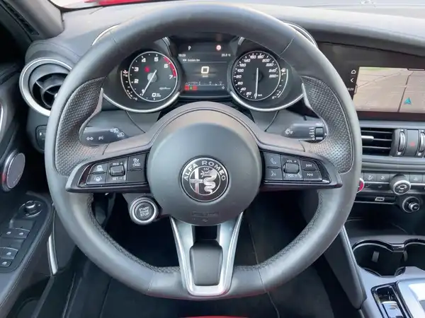 ALFA ROMEO GIULIA (9/15)