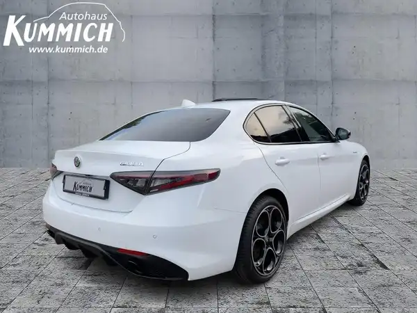 ALFA ROMEO GIULIA (4/15)