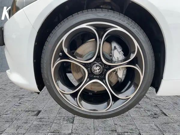 ALFA ROMEO GIULIA (7/15)