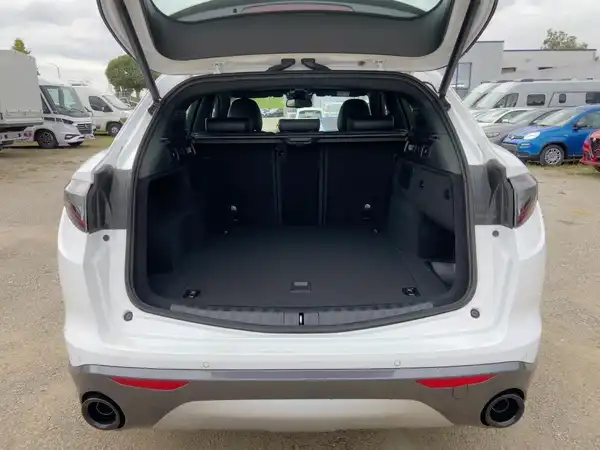 ALFA ROMEO STELVIO (13/15)