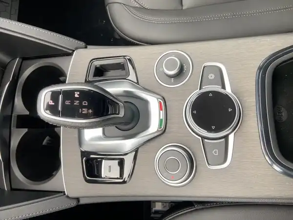 ALFA ROMEO STELVIO (14/15)