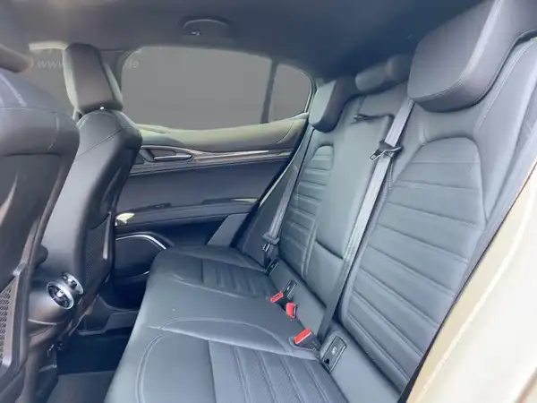 ALFA ROMEO STELVIO QUADRIFOGLIO (12/15)
