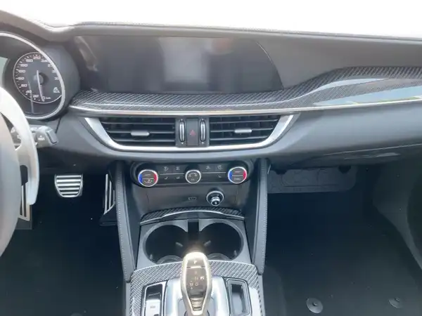ALFA ROMEO STELVIO QUADRIFOGLIO (10/15)