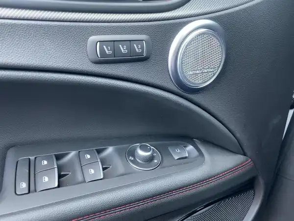 ALFA ROMEO STELVIO (14/15)